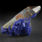 Seltene Mineralien Azurit Kristalle auf Bergkristall