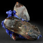 Schöne Mineralienstufe Azurit auf Bergkristall